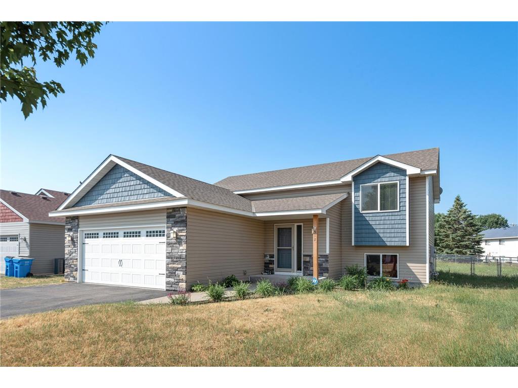 512 Moline Loop NW Isanti MN 55040 6379503 image1