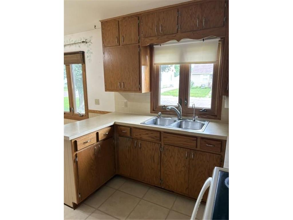 512 SE 9th Avenue Waseca MN 56093 7090850 image2