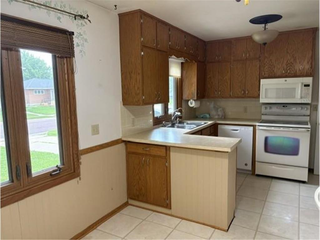 512 SE 9th Avenue Waseca MN 56093 7090850 image3