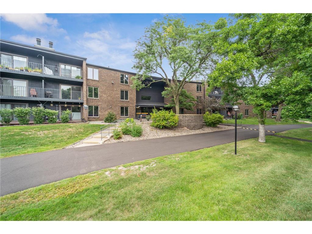 5120 W 102nd Street 113, Bloomington, MN, 55437 MLS 6421289 Edina