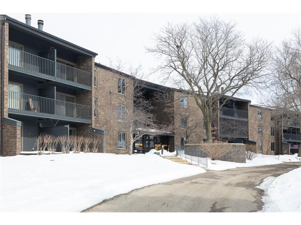 5120 W 102nd Street #202 Bloomington MN 55437 6339899 image1