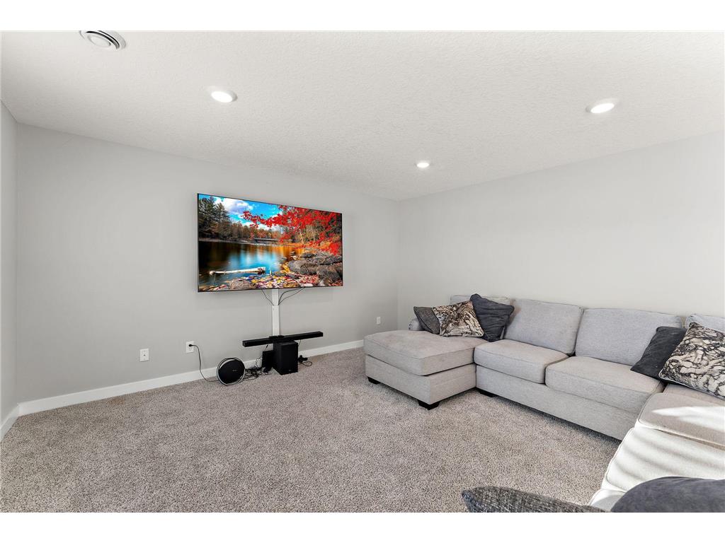 5124 Mustang Circle Woodbury MN 55129 7029348 image42