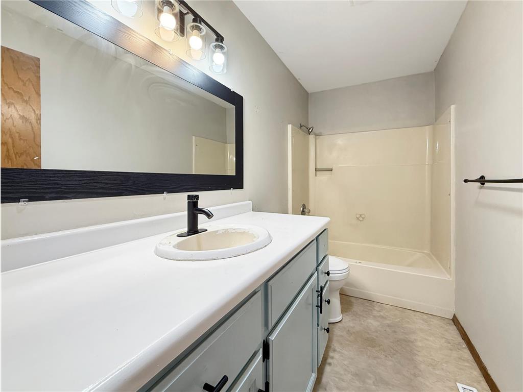 513 E Ciro Street Truman MN 56088 7083943 image14