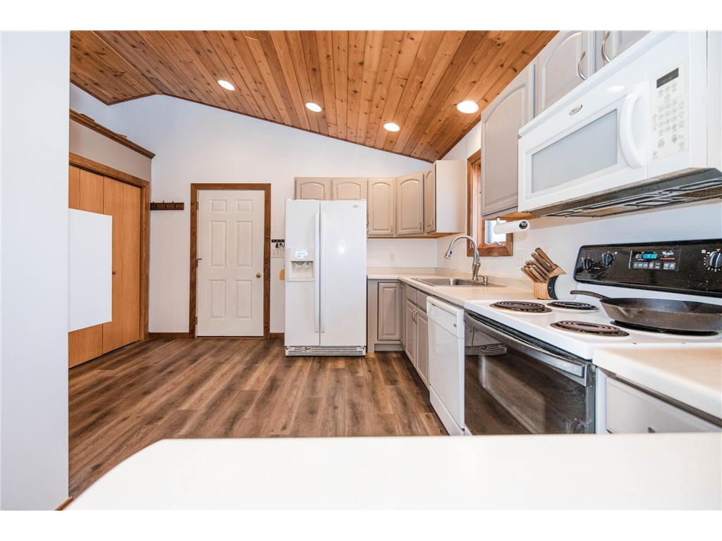 513 North Street E Detroit Lakes MN 56501 7037858 image10