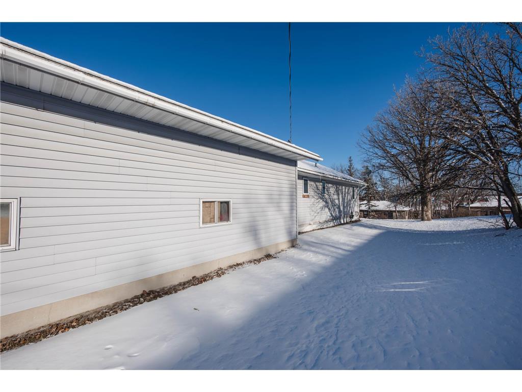 513 North Street E Detroit Lakes MN 56501 7037858 image53