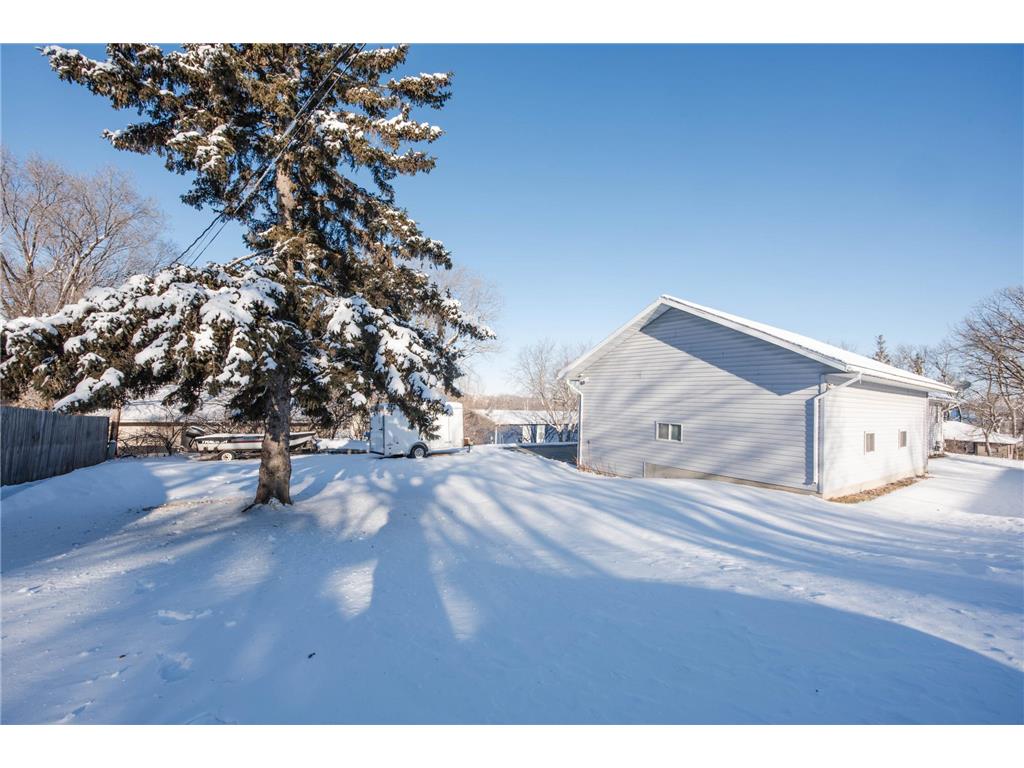 513 North Street E Detroit Lakes MN 56501 7037858 image54