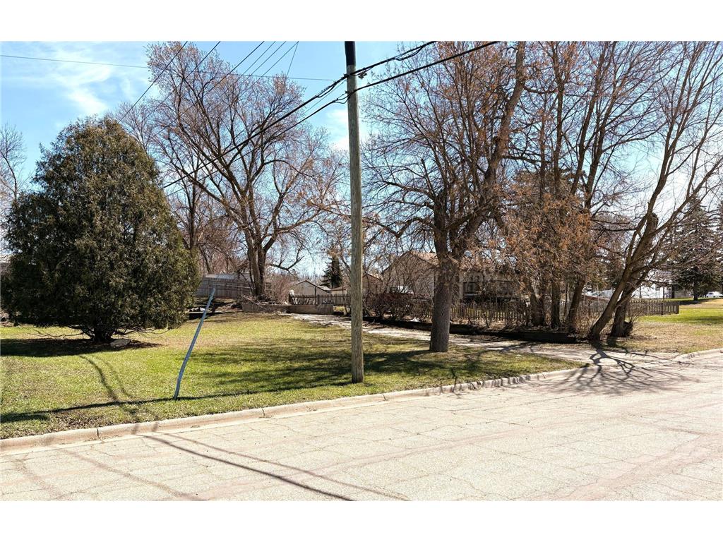 513 S Concord Street Fergus Falls MN 56537 7058752 image2