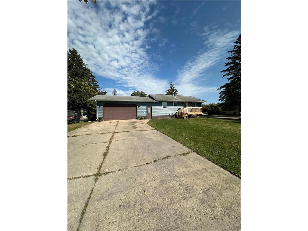 513 Washington Street SE Warroad MN 56763 6607075 image1