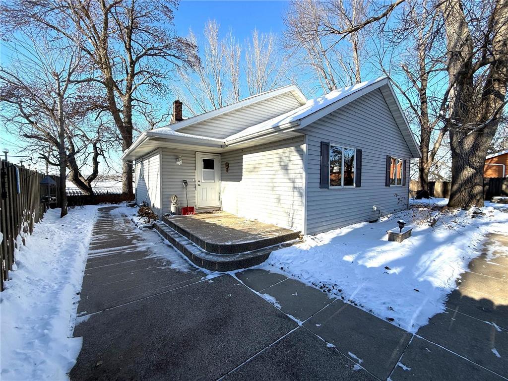 5134 E Eagle Lake Road Willmar MN 56201 - Eagle 6815995 image1