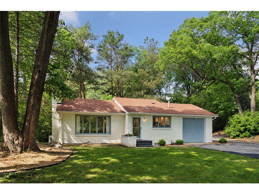 5136 Woodland Road Minnetonka MN 55345 - Holiday 6542325 image1