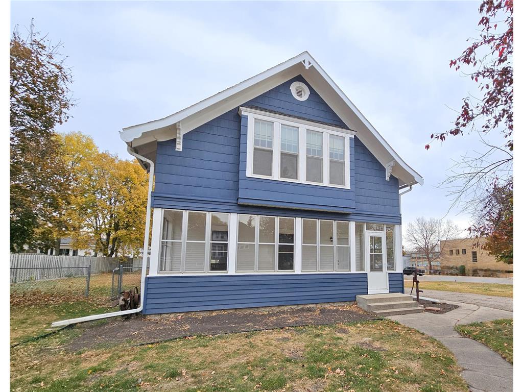 515 E College Drive Marshall MN 56258 6622730 image1