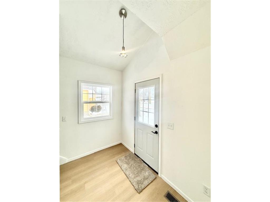515 E Spring Street Redwood Falls MN 56283 7009749 image15