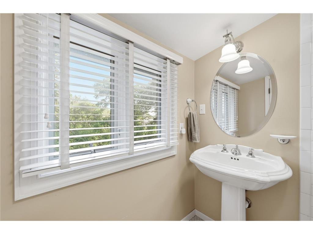 5150 Meadville Street Excelsior MN 55331 - Lake Minnetonka 7080605 image36