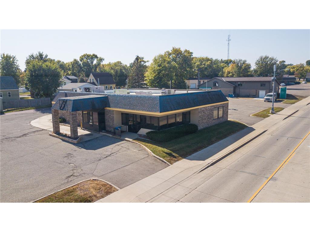 516 E Bridge Street Redwood Falls MN 56283 6819731 image1