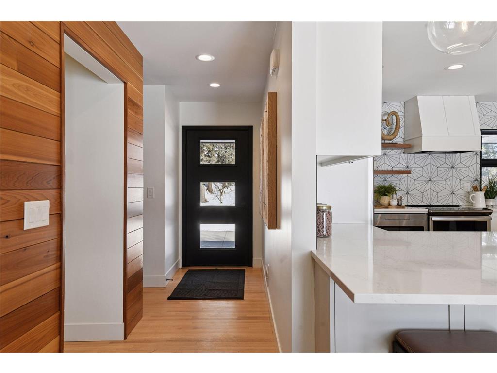 516 Grace Street Excelsior MN 55331 - Galpin 7021243 image2