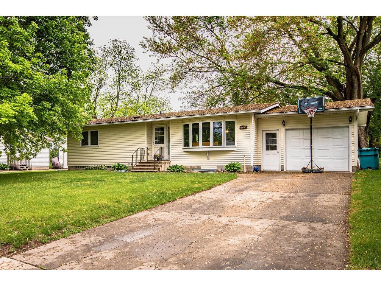 517 8th Avenue NW, Waseca, MN 56093 MLS 5759674 Edina Realty