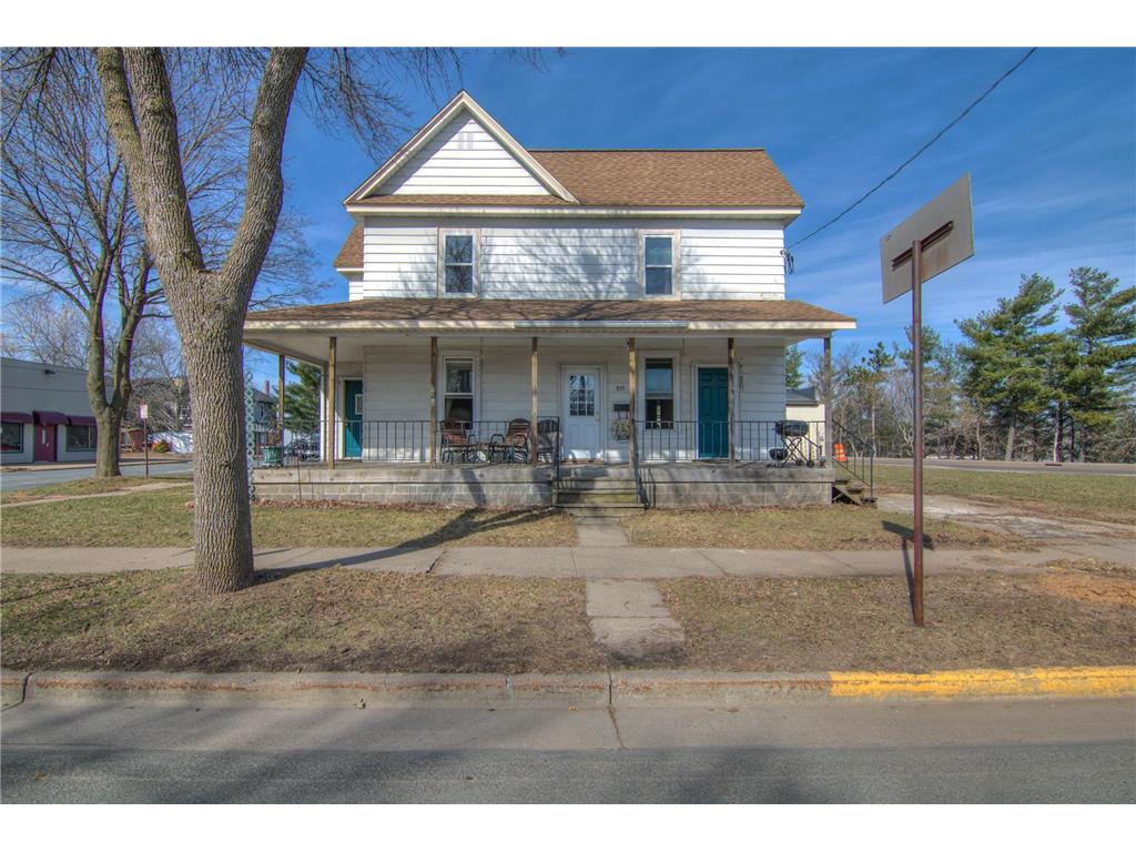 517 9th Street E Menomonie Twp WI 54751 - Lake Menomin 6354898 image1