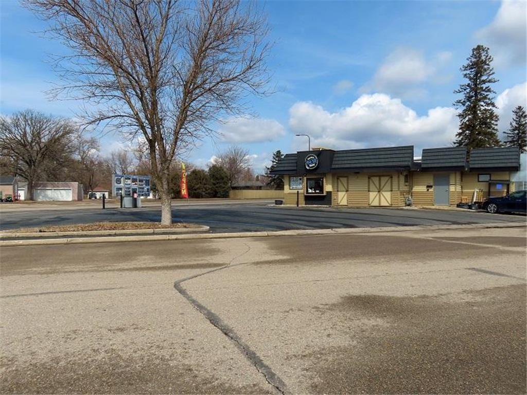517 Duluth Avenue S Thief River Falls MN 56701 7071997 image2