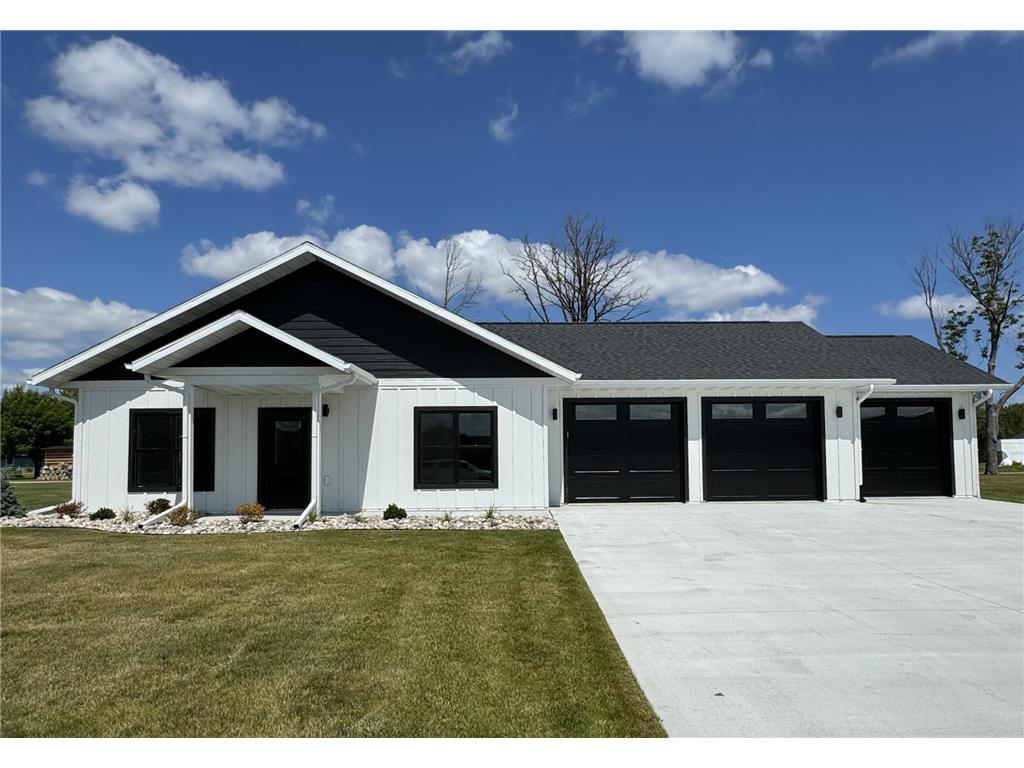 517 Lincoln Street SE Warroad MN 56763 6555661 image1