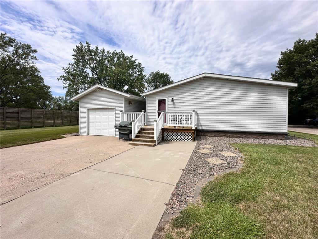 517 Locust Avenue Marshall MN 56258 6775756 image4