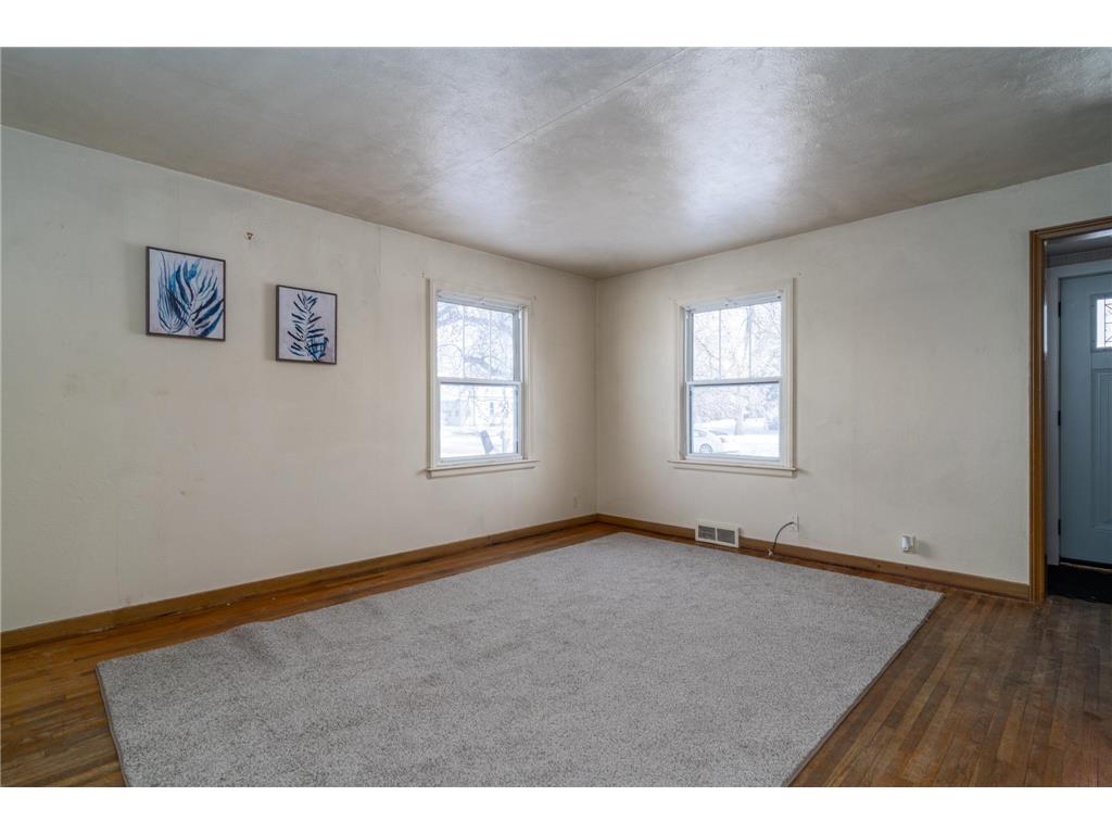 517 W 7th Street Crookston MN 56716 6690570 image3