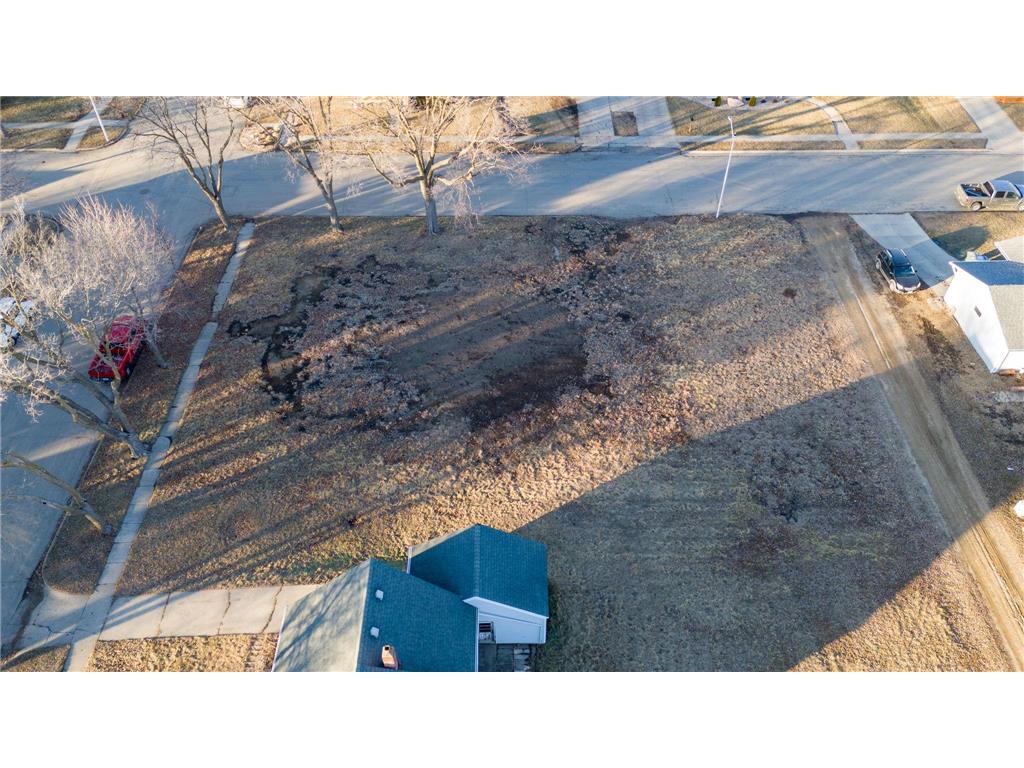 518 NE Park Street Luverne MN 56156 7020878 image4