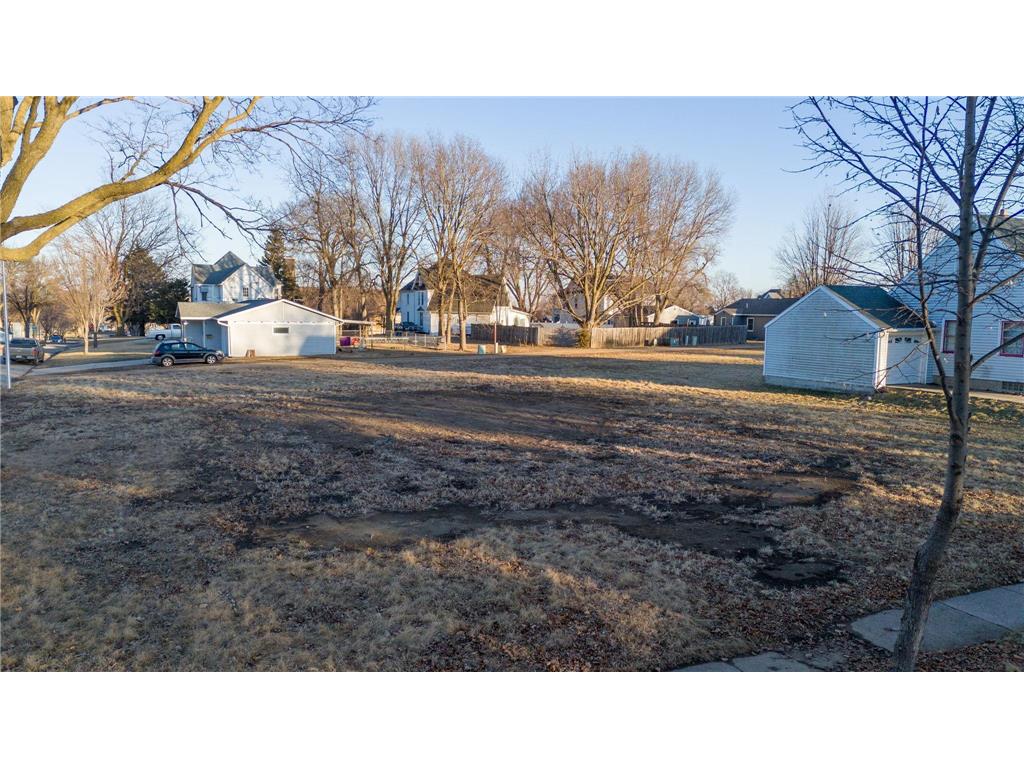 518 NE Park Street Luverne MN 56156 7020878 image8