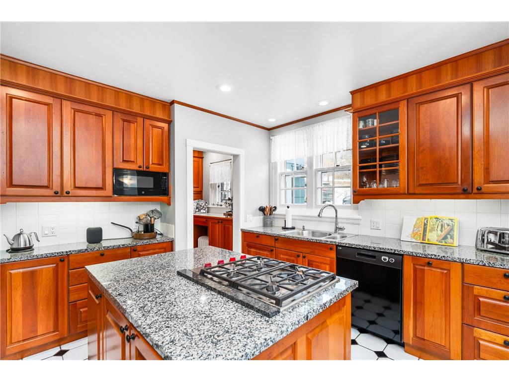 519 N Hawthorne Road, Duluth, MN, 55812 MLS 7776787 Edina Realty