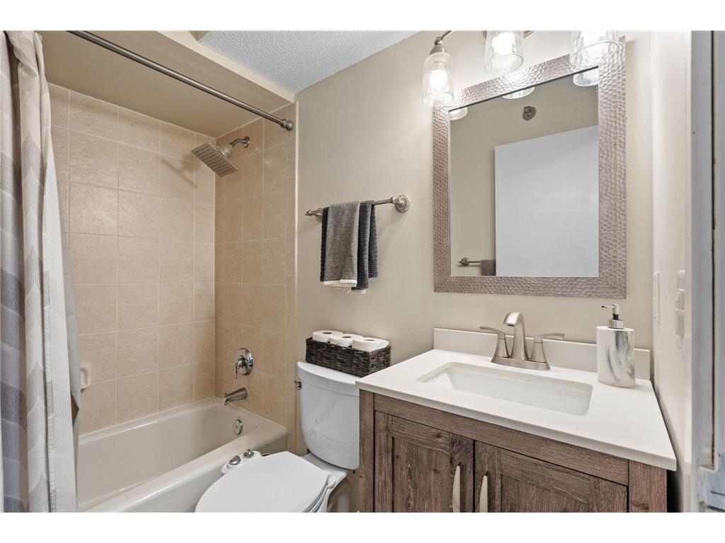 52 Groveland Terrace #108 Minneapolis MN 55403 7059874 image13