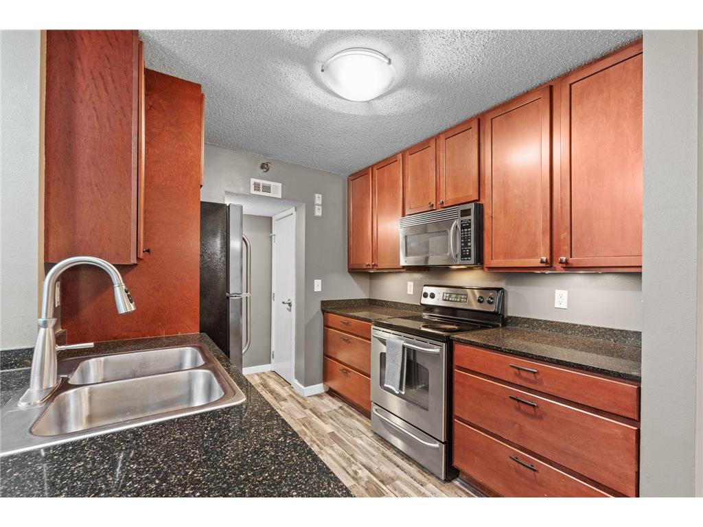 52 Groveland Terrace #108 Minneapolis MN 55403 7059874 image6