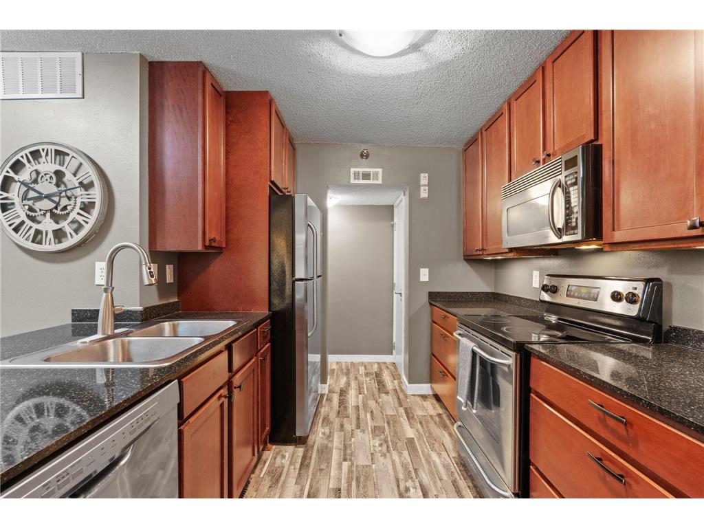52 Groveland Terrace #108 Minneapolis MN 55403 7059874 image7