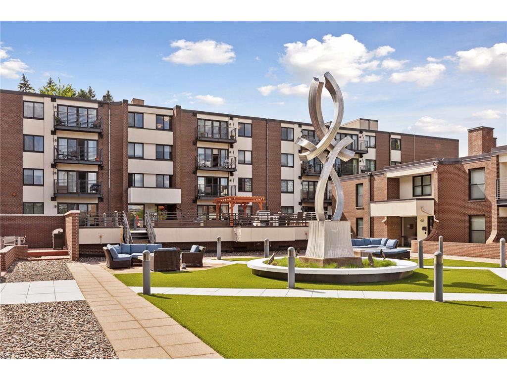 52 Groveland Terrace #A402 Minneapolis MN 55403 6728922 image1
