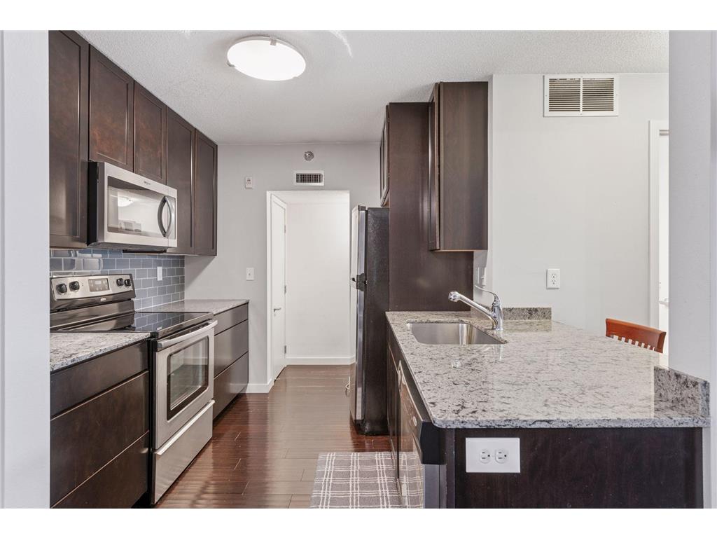 52 Groveland Terrace #A408 Minneapolis MN 55403 6697460 image1