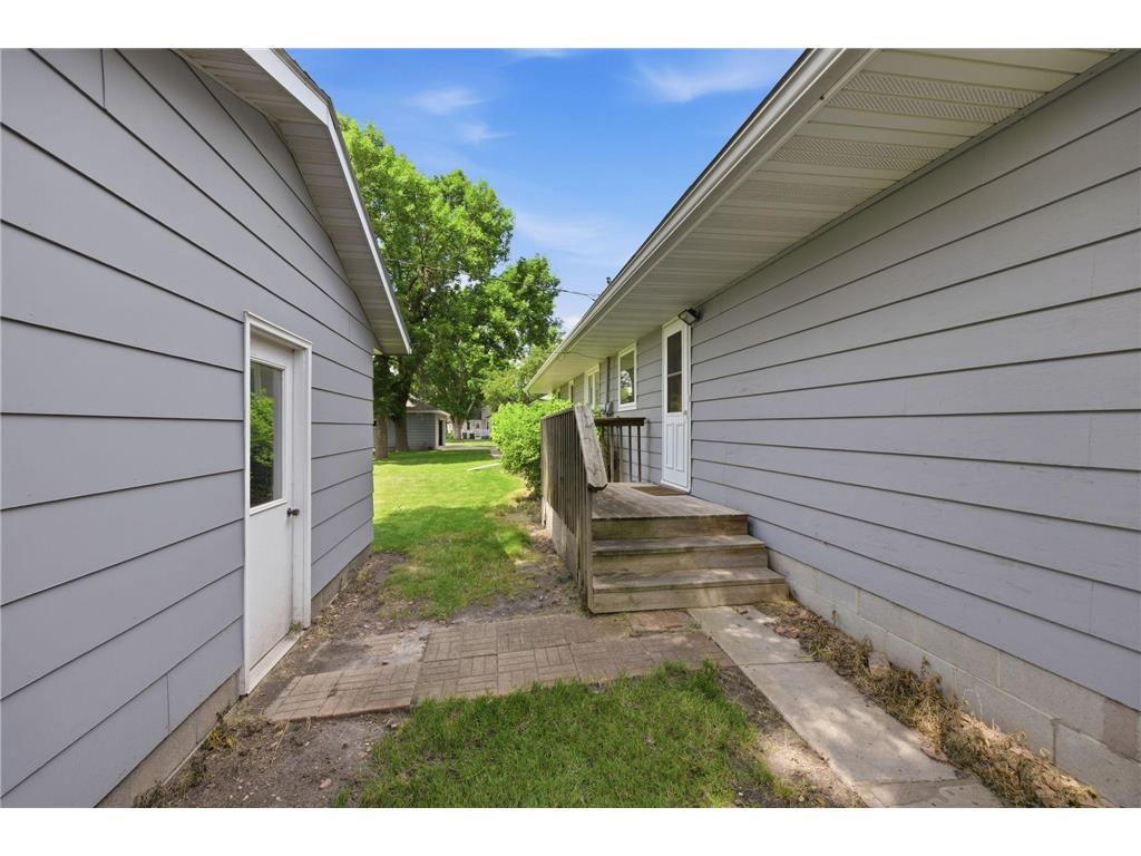520 2nd Street E Hector MN 55342 7112843 image20