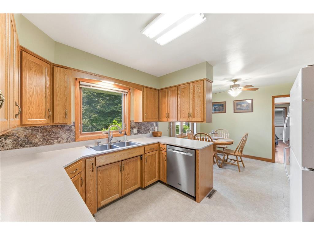 520 2nd Street E Hector MN 55342 7112843 image4