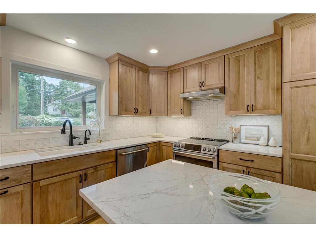 520 Glenbrook Avenue N Oakdale MN 55128 - Tanners 7098927 image25