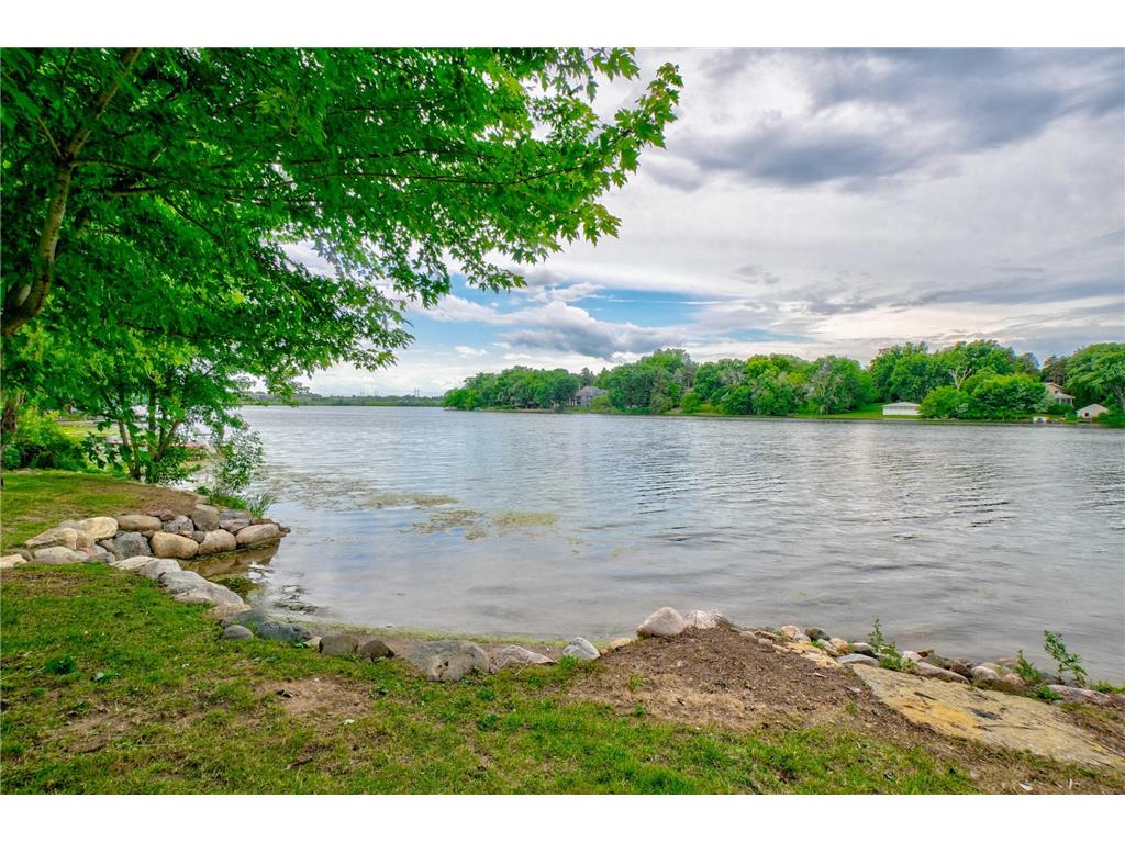 520 Glenbrook Avenue N Oakdale MN 55128 - Tanners 7098927 image3
