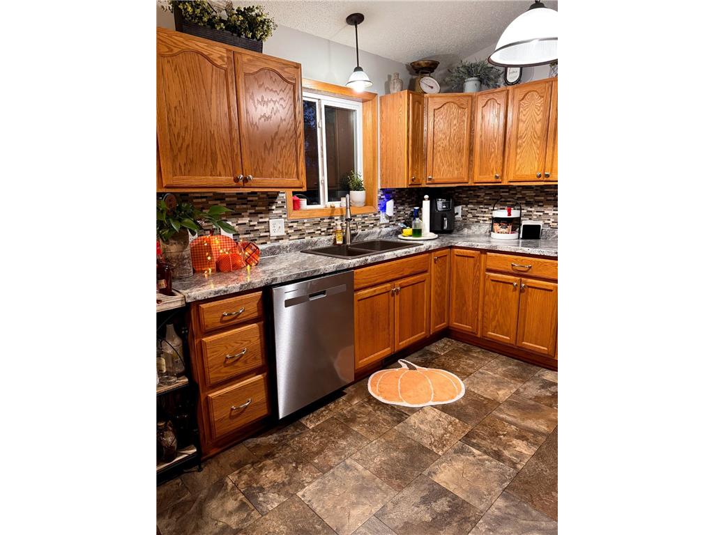 520 Harriett Drive Marshall MN 56258 6818437 image2