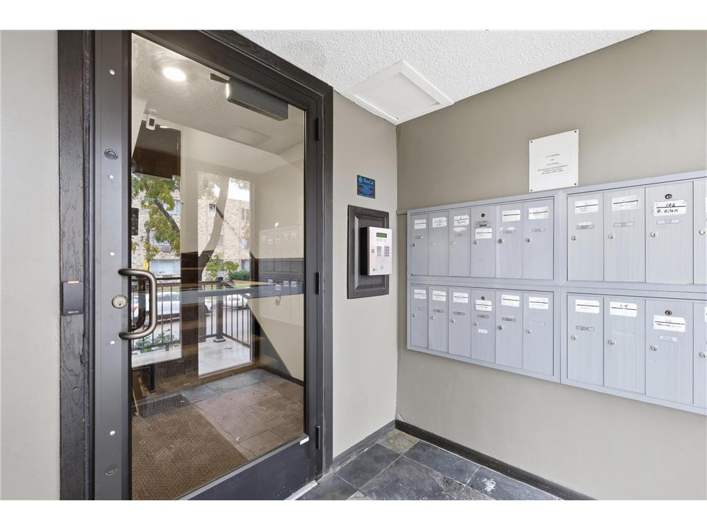 520 Ridgewood Avenue #107 Minneapolis MN 55403 6816250 image16