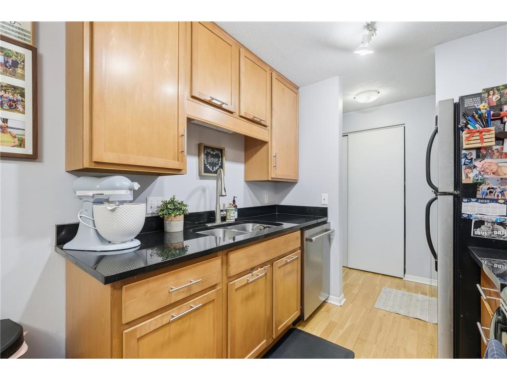 520 Ridgewood Avenue #107 Minneapolis MN 55403 7005990 image10