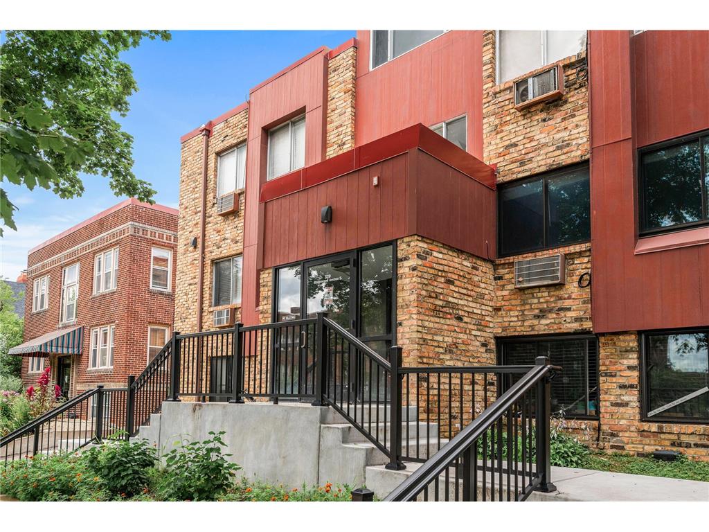 520 Ridgewood Avenue #3 Minneapolis MN 55403 6588480 image1