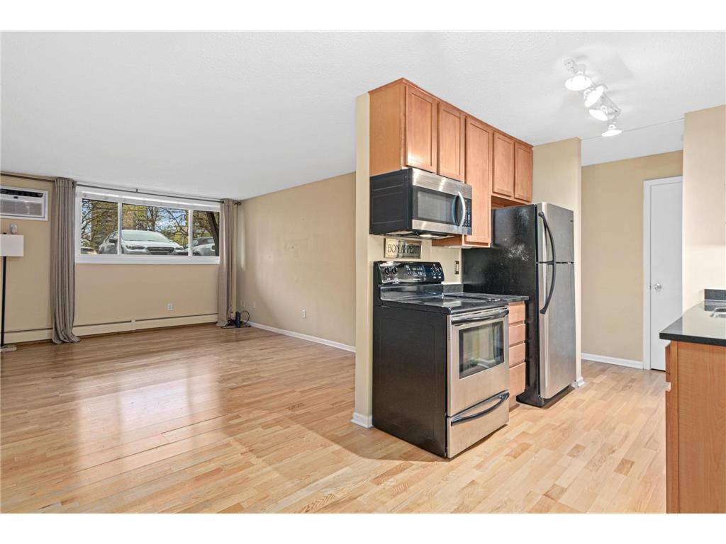 520 Ridgewood Avenue #3 Minneapolis MN 55403 7057603 image3