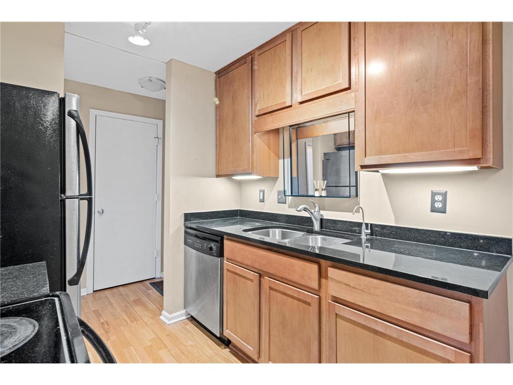 520 Ridgewood Avenue #3 Minneapolis MN 55403 7057603 image5