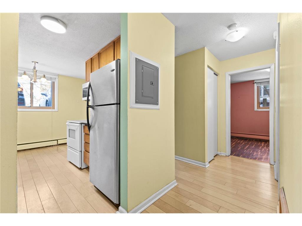 520 Ridgewood Avenue #4 Minneapolis MN 55403 7044161 image4