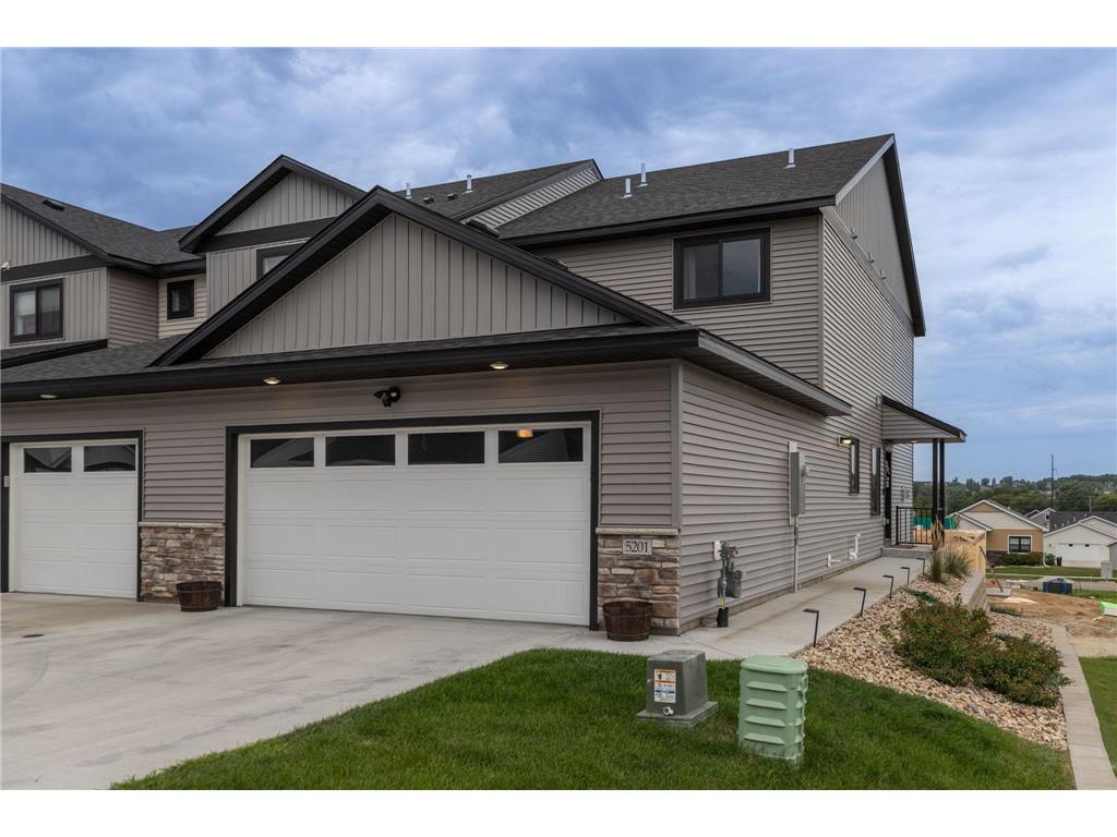 5201 Harvest Square Place NW Rochester MN 55901 6772975 image1
