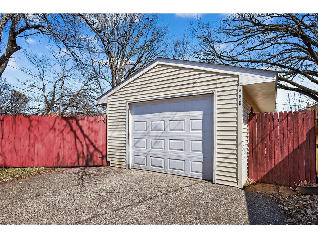5203 Colfax Avenue N Minneapolis MN 55430 7047678 image25