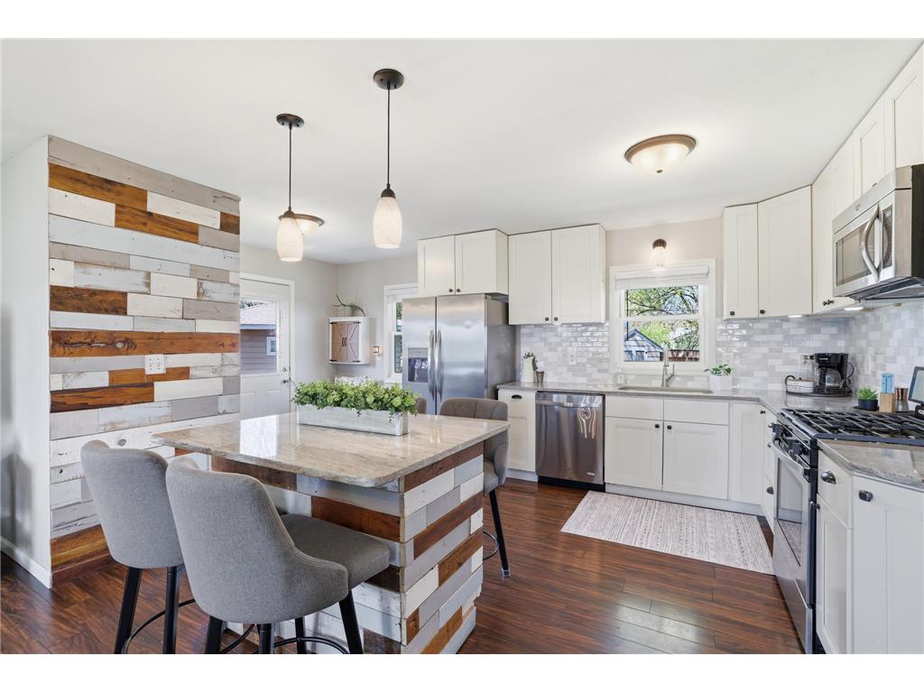 5205 Edgewood Avenue N Crystal MN 55428 7063661 image1
