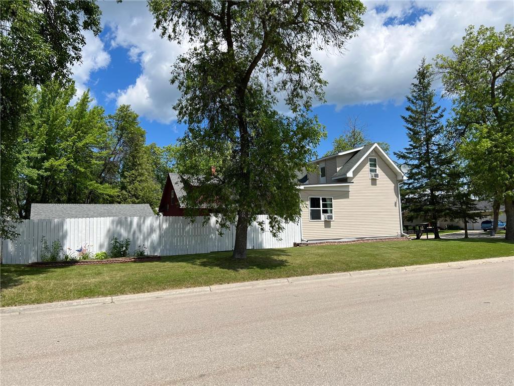 521 1st Avenue SE Baudette MN 56623 6434376 image1