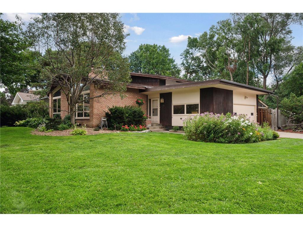 521 Sumter Avenue S Golden Valley MN 55426 6788375 image1