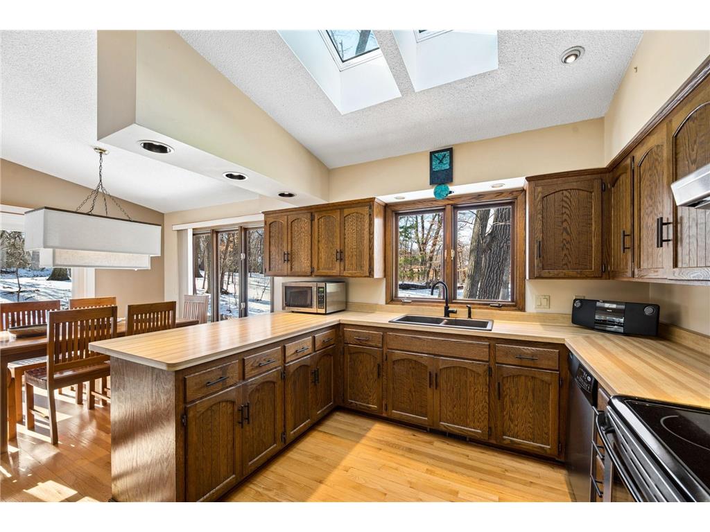 5210 Shady Lane Shorewood MN 55331 7028637 image10